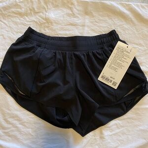 Lululemon Hotty Hot LR Short 2.5” Lined Size 6
